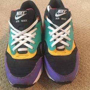 Nike Air Max Windbreakers Youth 5 / Women’s 7